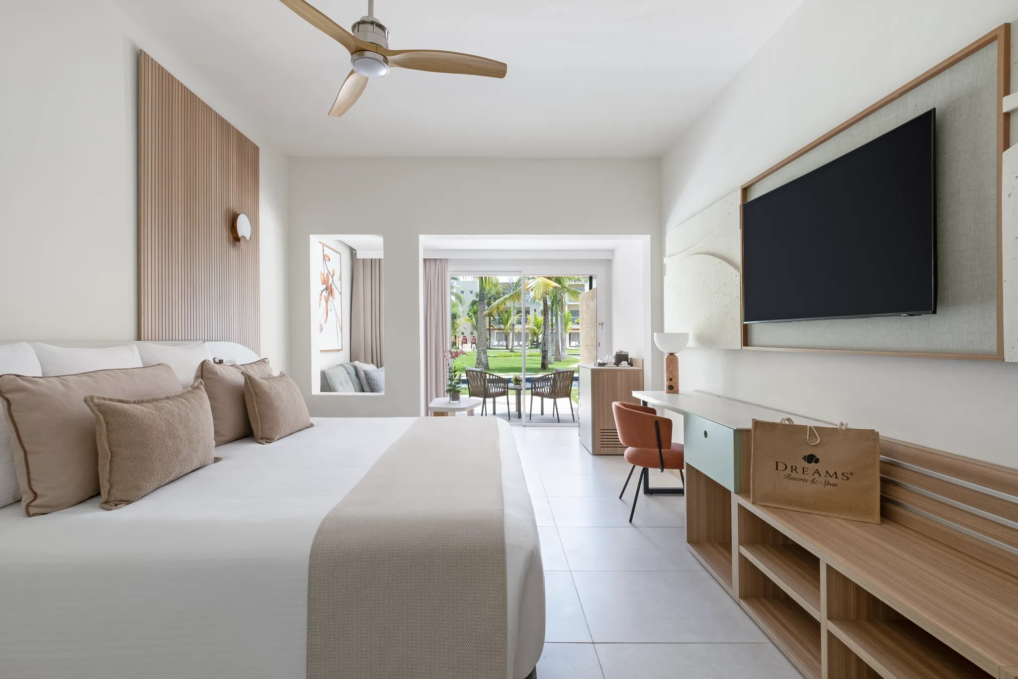 Preferred Club Junior Suite Pool Terrace