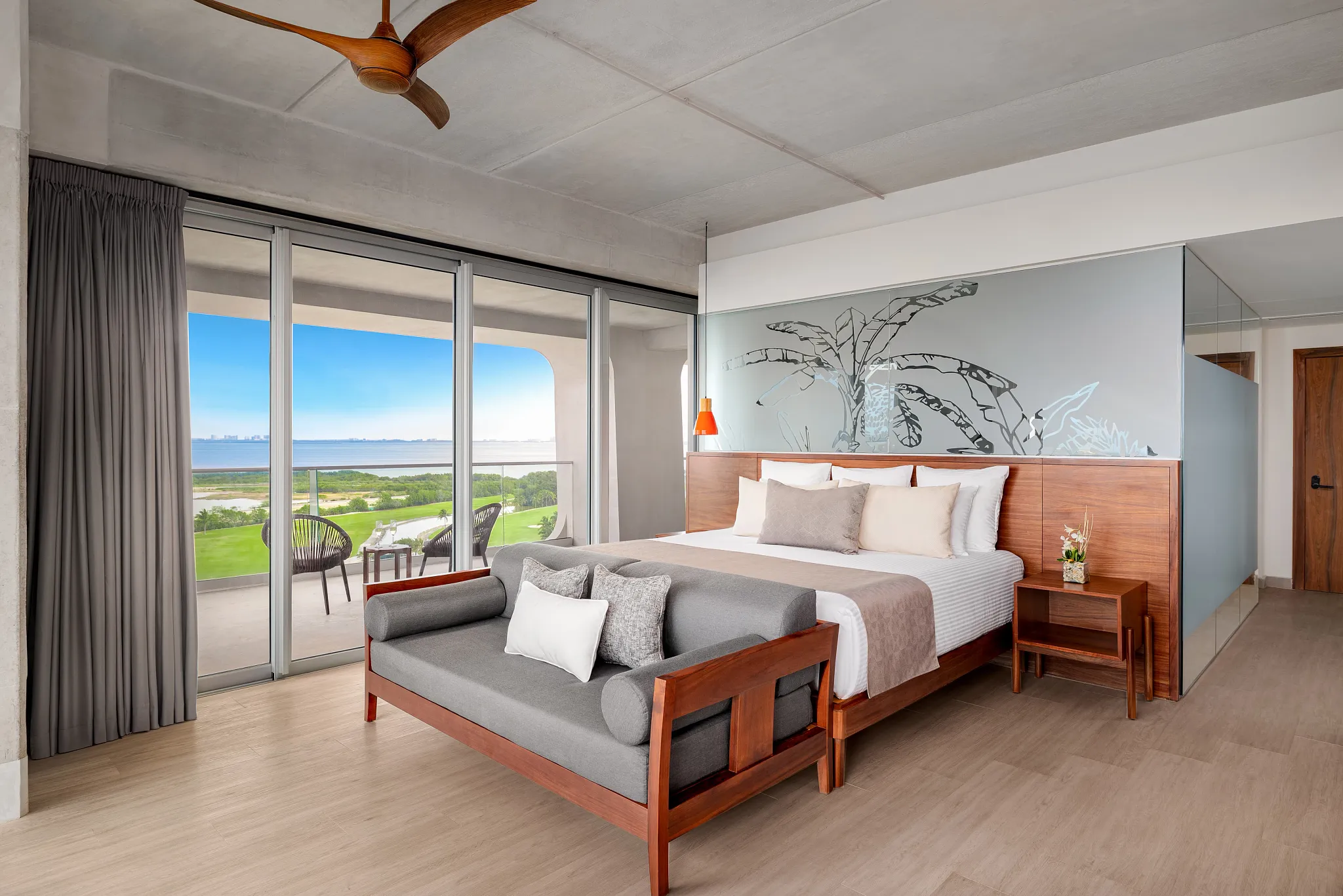 Vantage Club Corner Suite Bay View