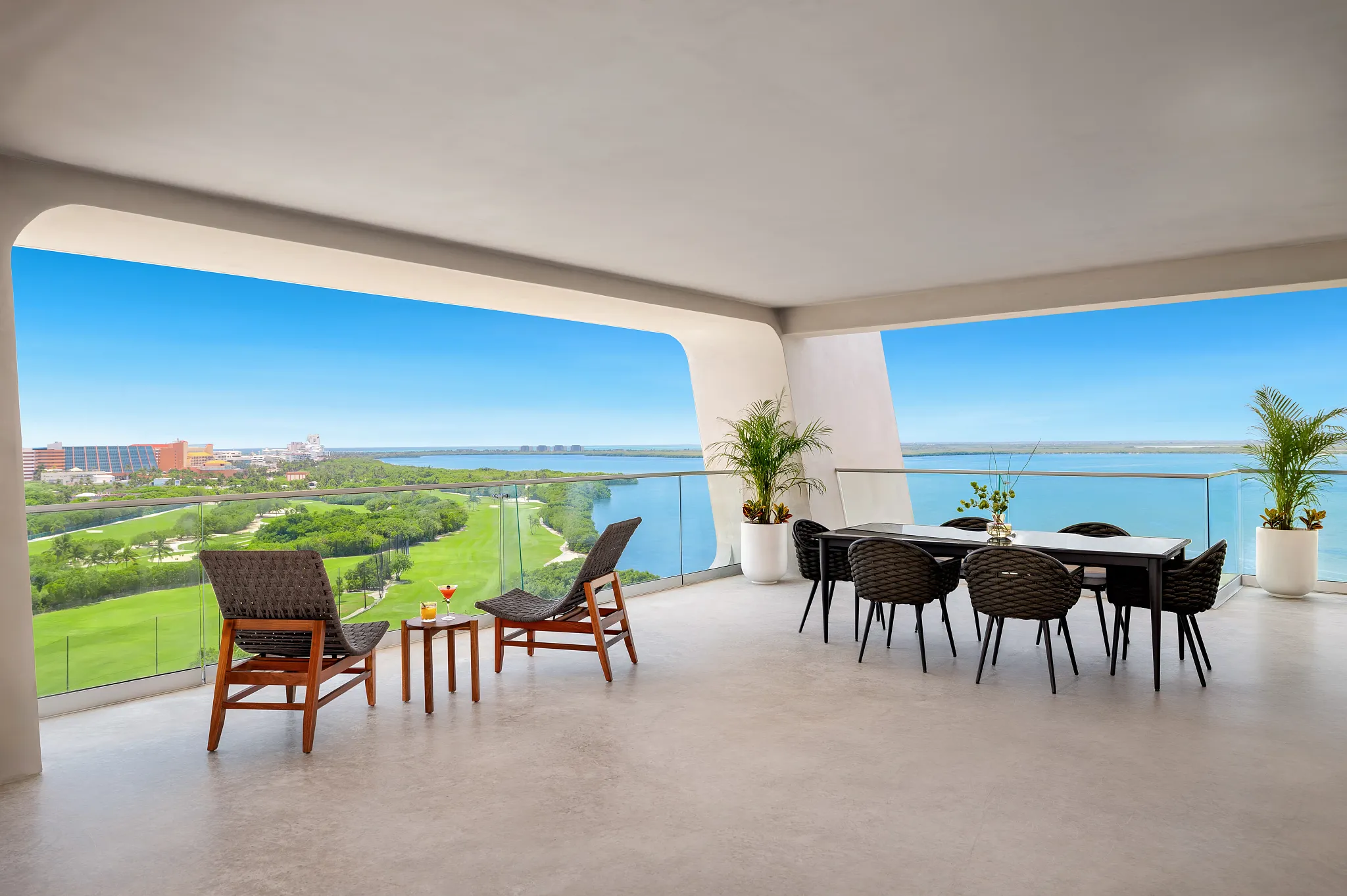 Vantage Club Master Suite Bay View