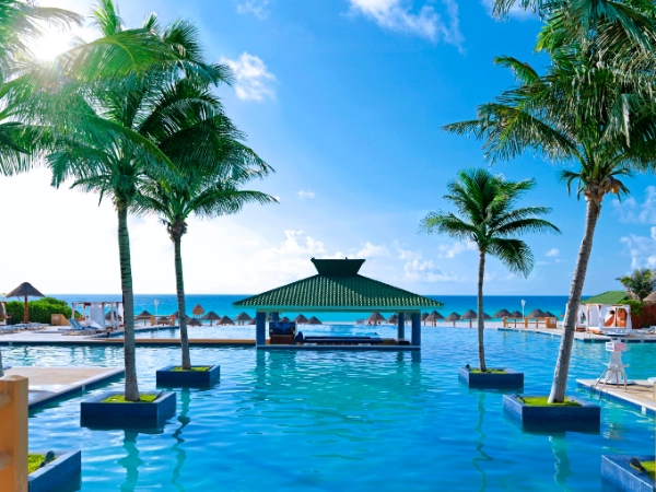 Iberostar-Selection-Cancun-202307-CUNIBS-03_Main-Pool