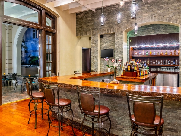 Jewel-Grande-Montego-Bay-Resort-and-Spa-202305-MBJJGM-12_Lobby-Bar