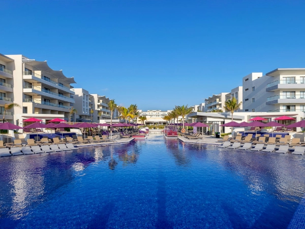 Planet-Hollywood-Adult-Scene-Cancun-An-Autograph-Collection-All-Inclusive-Resort-Adults-Only-202306-CUNADT-04_PH-Adult-Scene-Pool