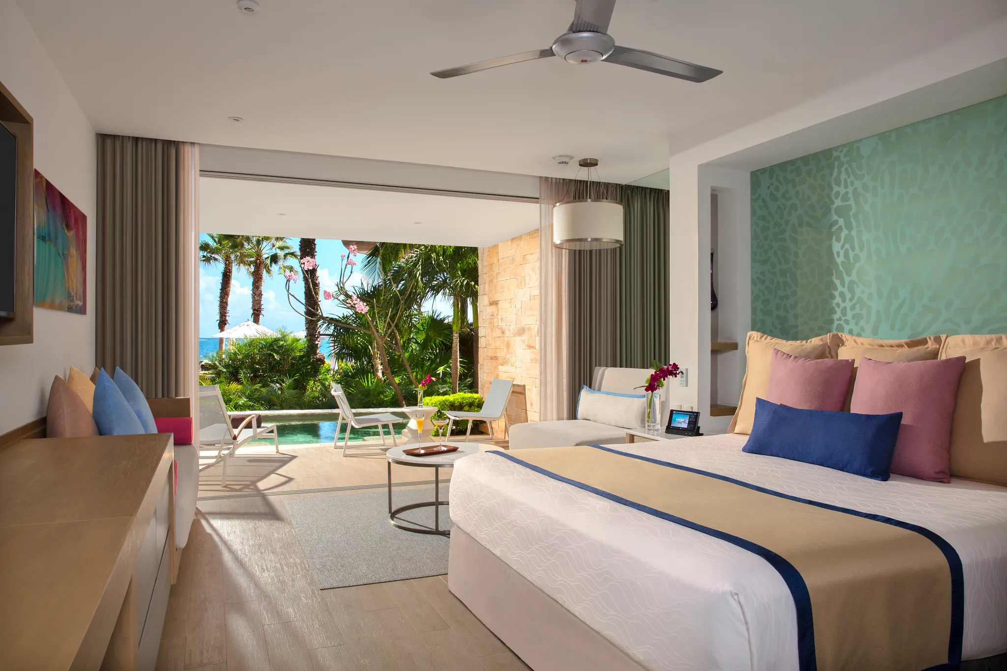 Preferred Club Junior Suite Swim Out Tropical View