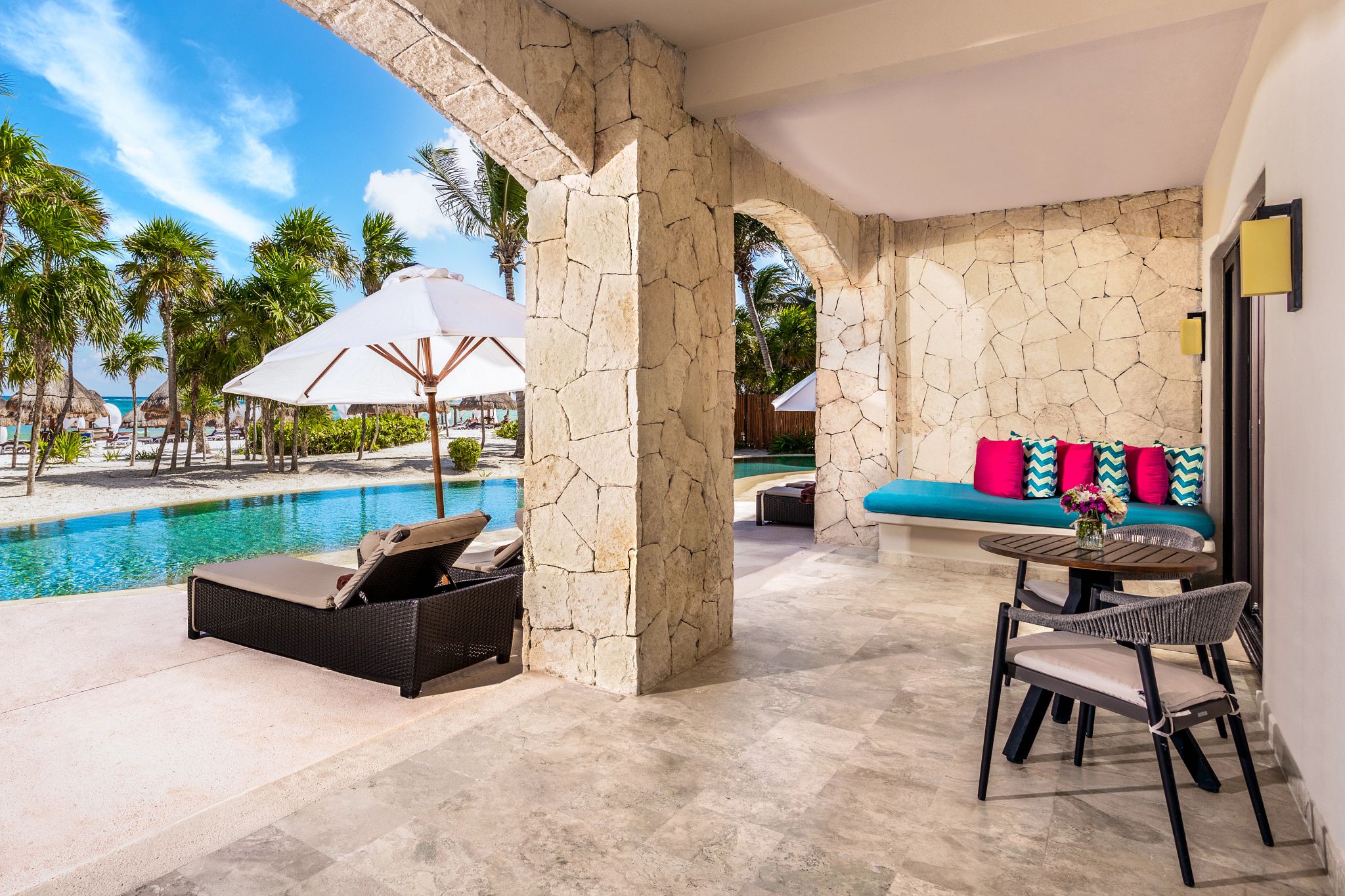 Preferred Club Ocean Front Swim Out Governor Suite