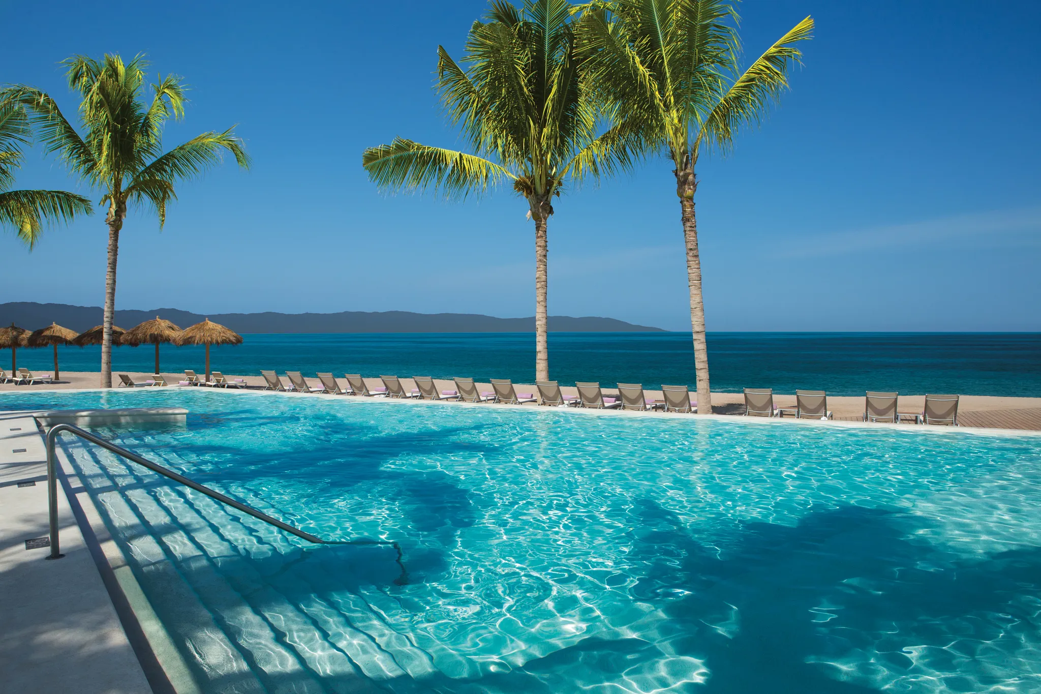 SEVPV-EXT-PoolsandBeach-2-CB