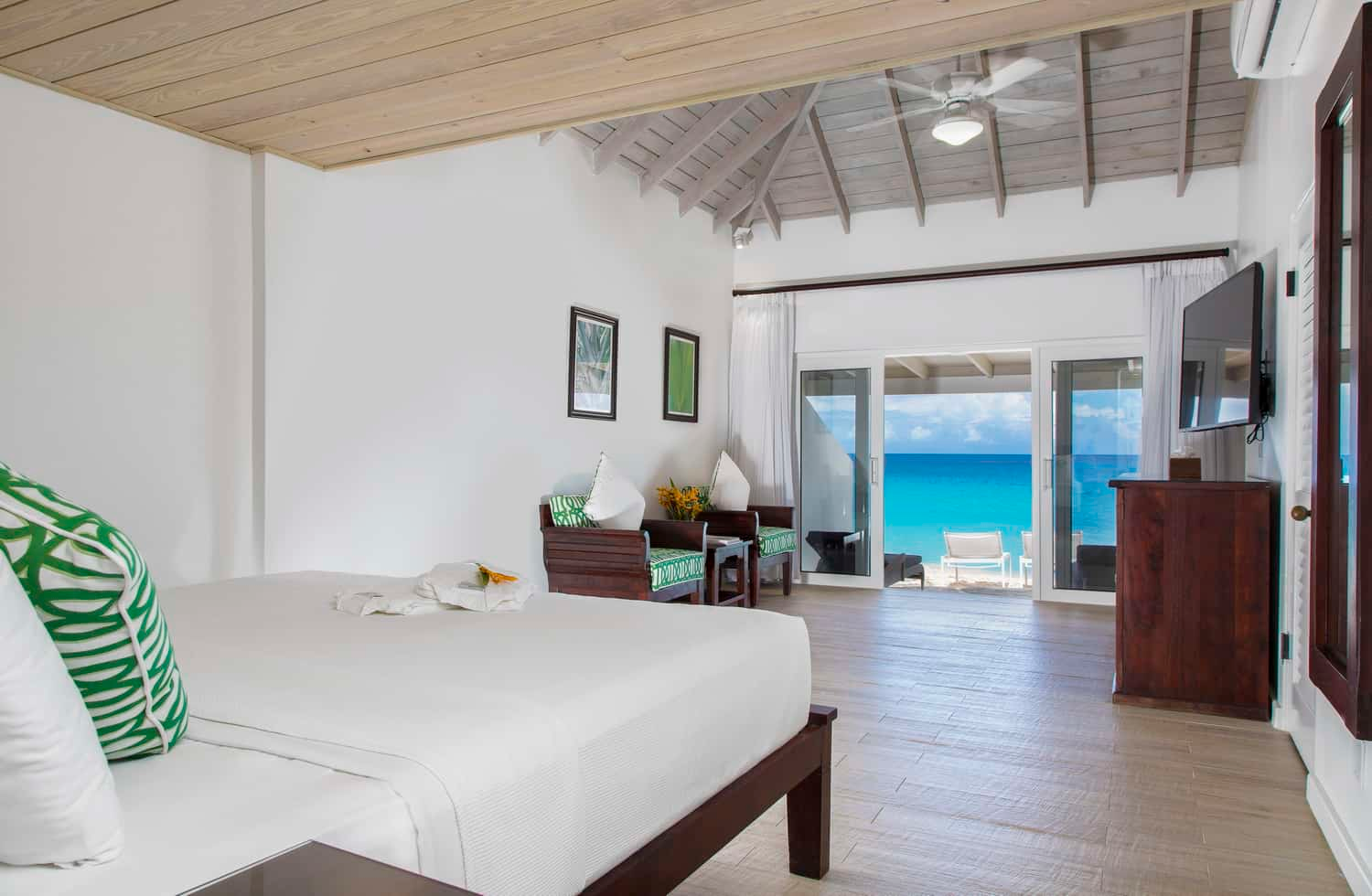 Superior Deluxe Beachfront Room