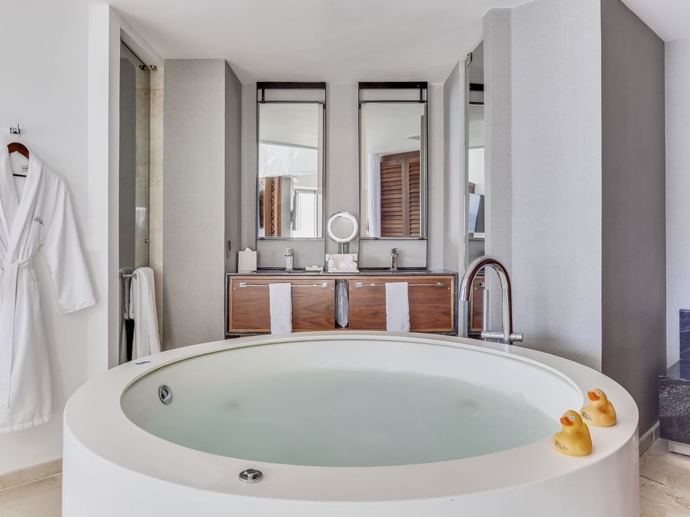 Honeymoon Suite