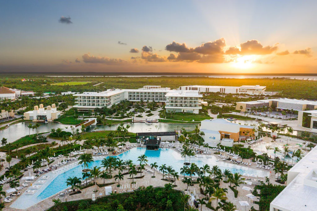 Grand Palladium Select Costa Mujeres resort