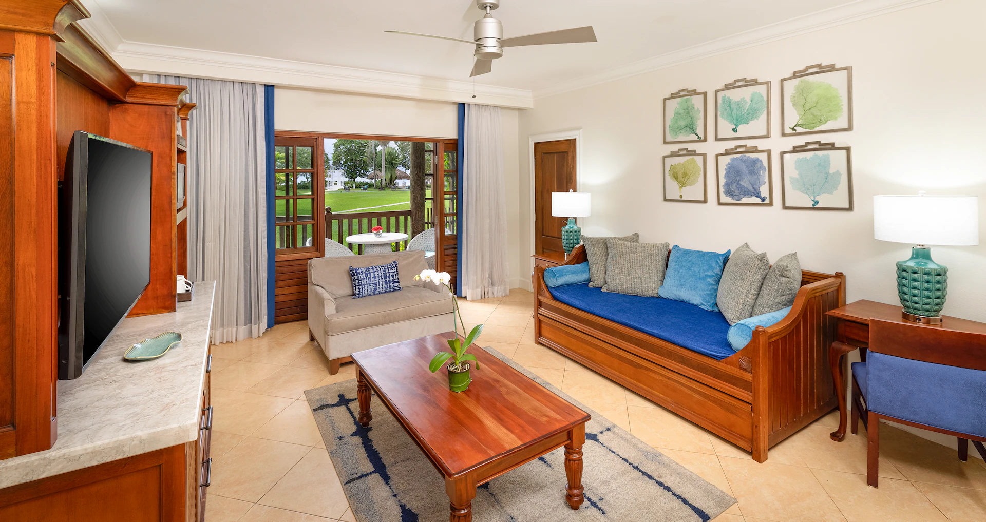 Tropical One-Bedroom Grand Concierge Family Suite