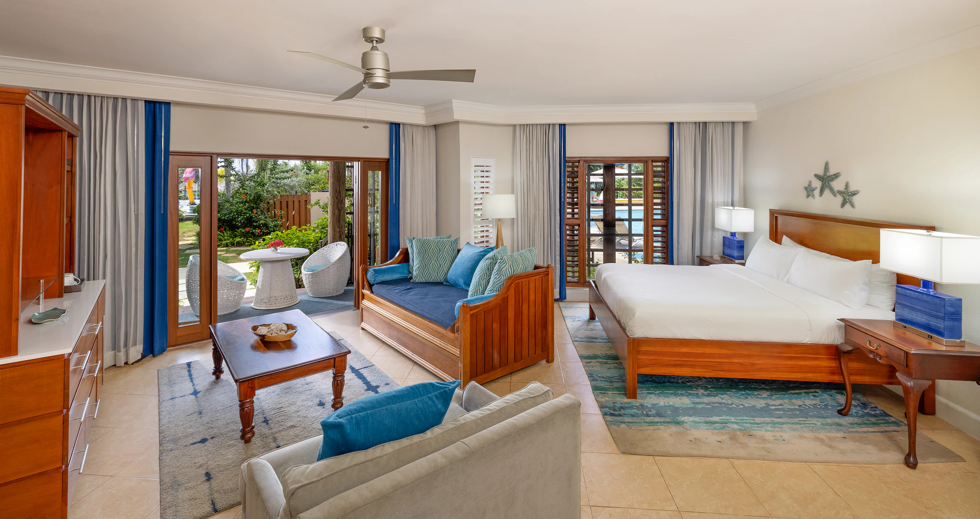 Tropical Oceanview Three-Bedroom Walkout Grand Butler Family Suite