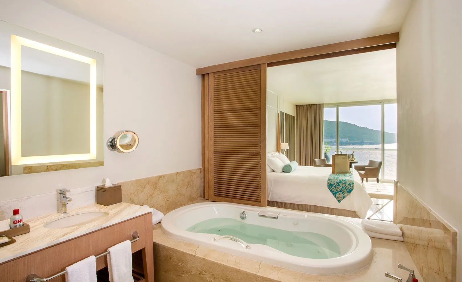 Superior Governor Suite