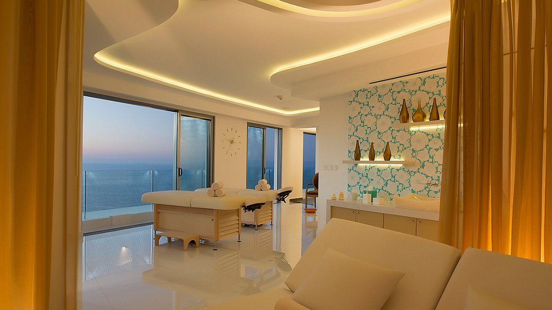 cabina-pink-a-state-of-serenity-hotel-mousai-w1144h640