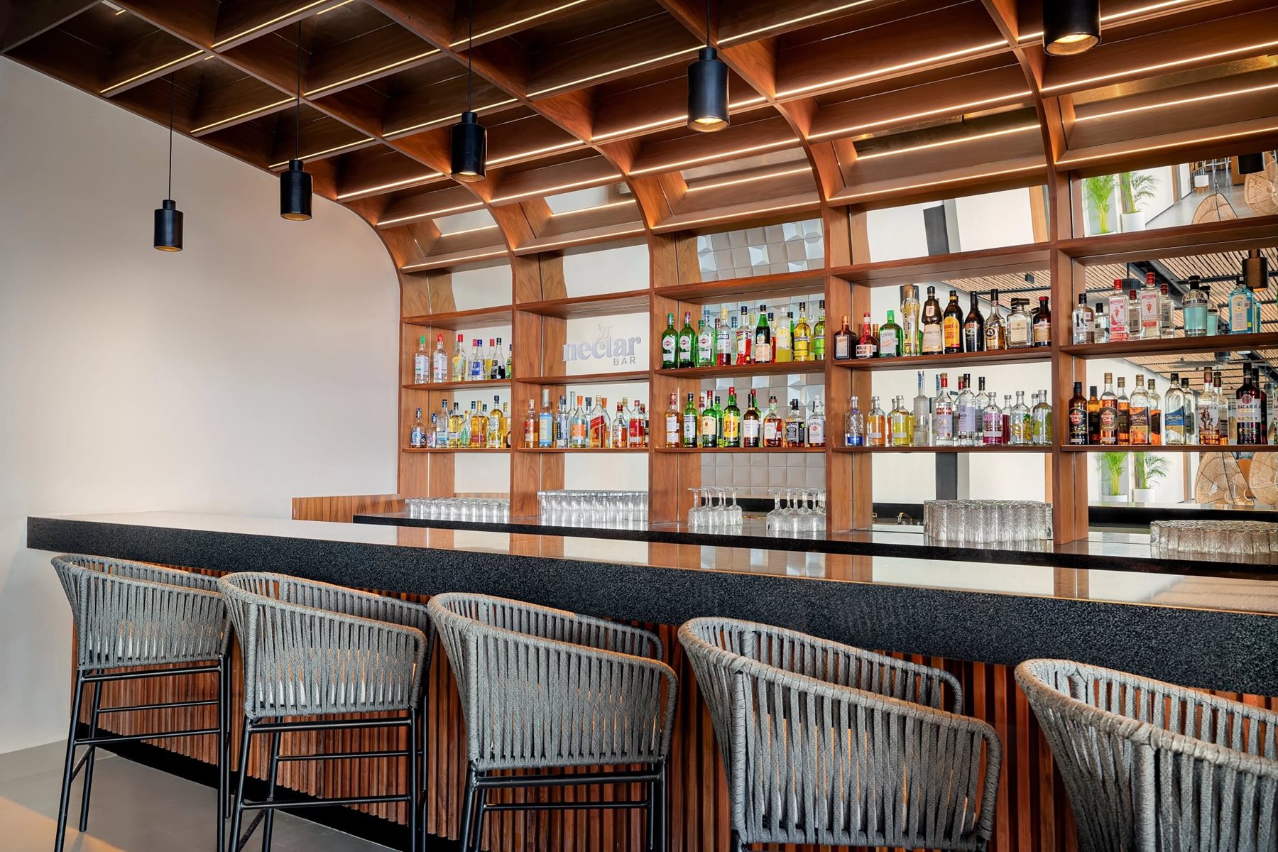 cun-hyatt-vivid-grand-island-bar-nectar-01.jpg