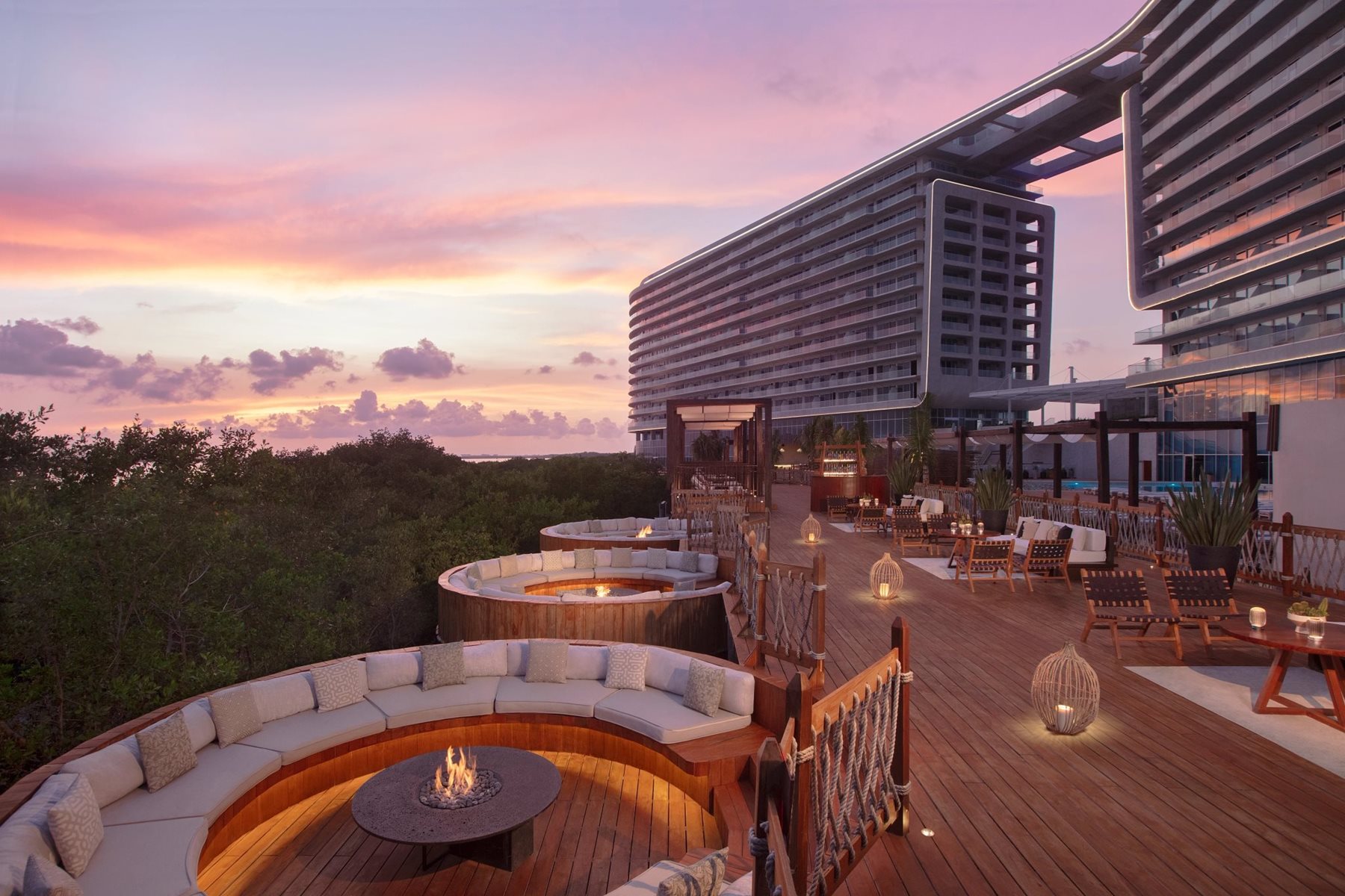 cun-hyatt-vivid-grand-island-firepit-01.jpg