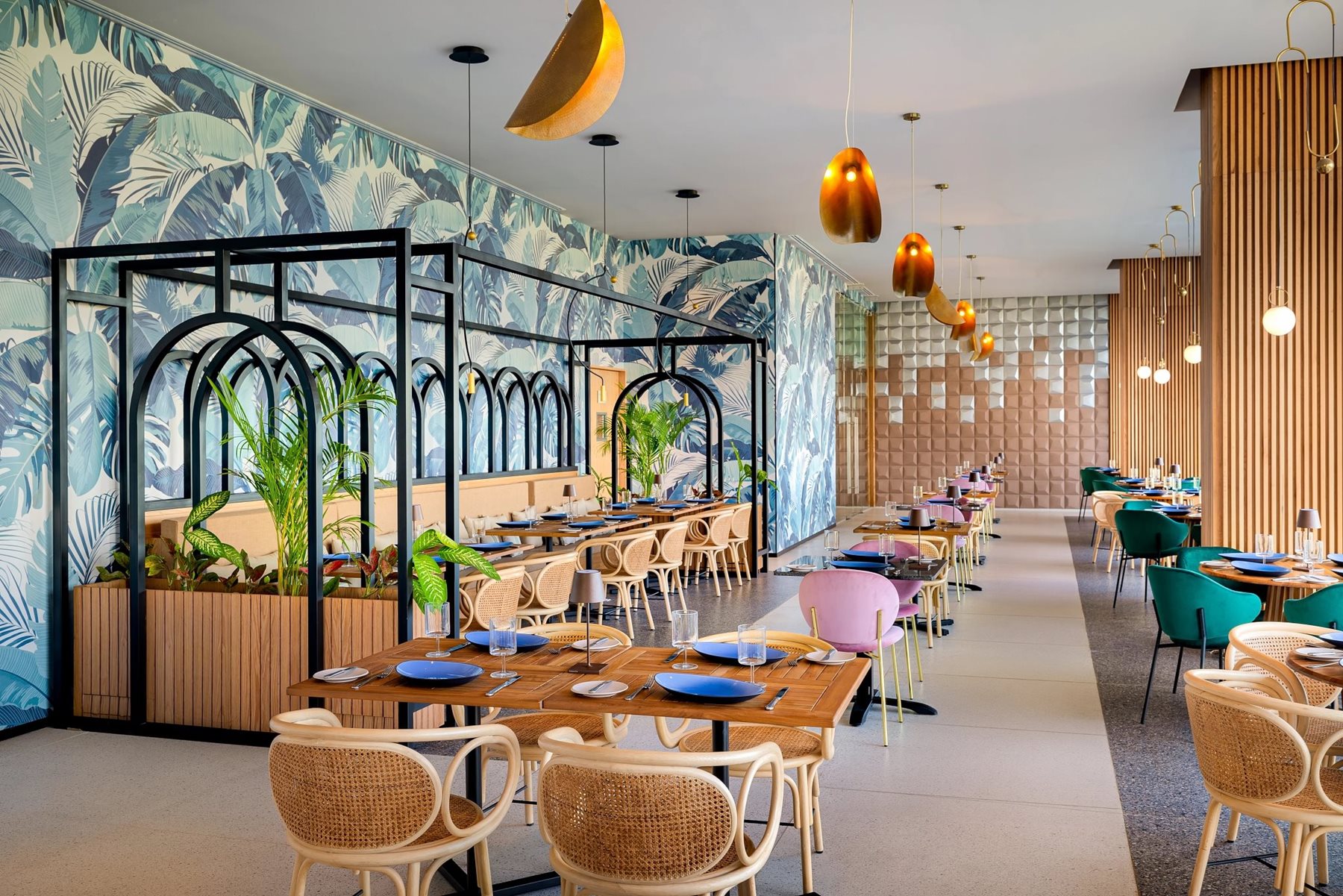 cun-hyatt-vivid-grand-island-resto-le-lys-01.jpg