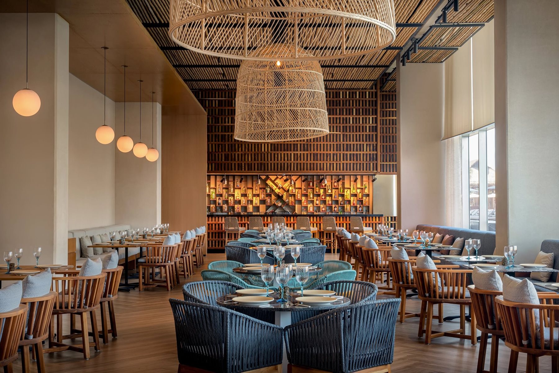 cun-hyatt-vivid-grand-island-resto-mediterraneo-01.jpg