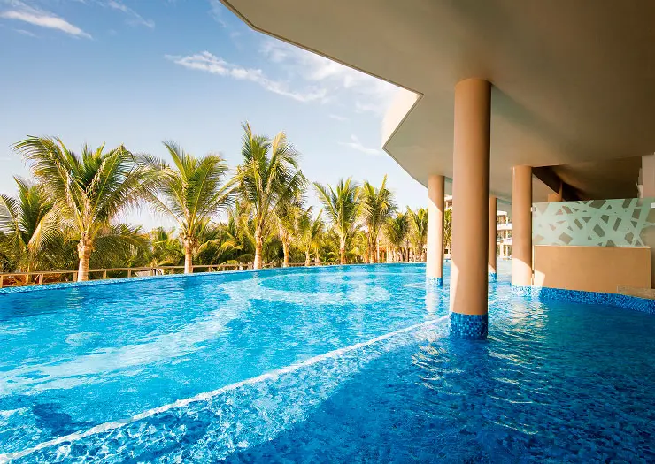 Oceanfront Pool Swim-Up Suite