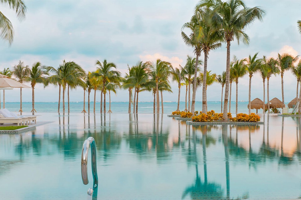 garza-blanca-cancun-beach4-w1144h640.webp