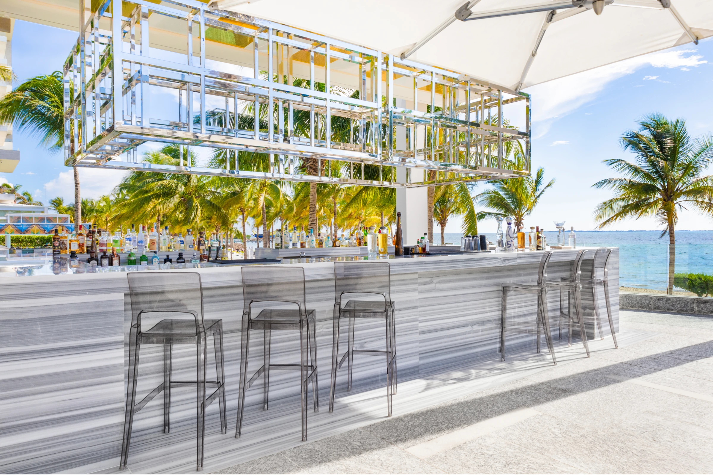 hotel-mousai-cancun-facilities-beach-pool-bar-comfort-5-w2400h1600
