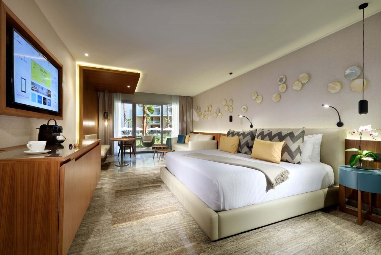 Junior Suite Pool Access