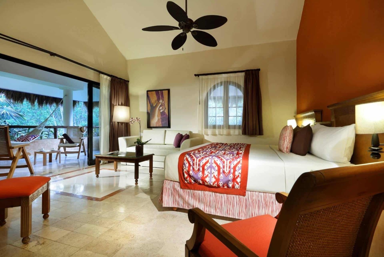 Romance Villa Poolside