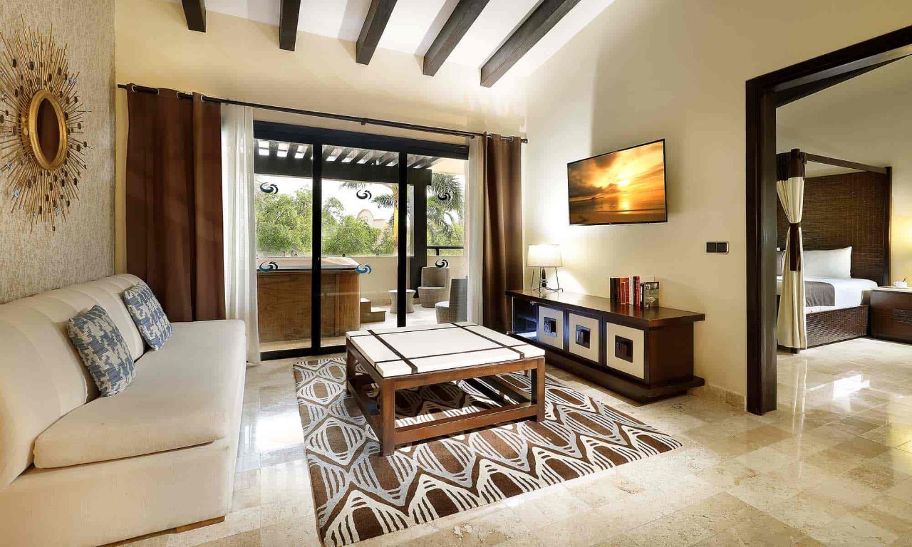 Ambassador Suite Poolside