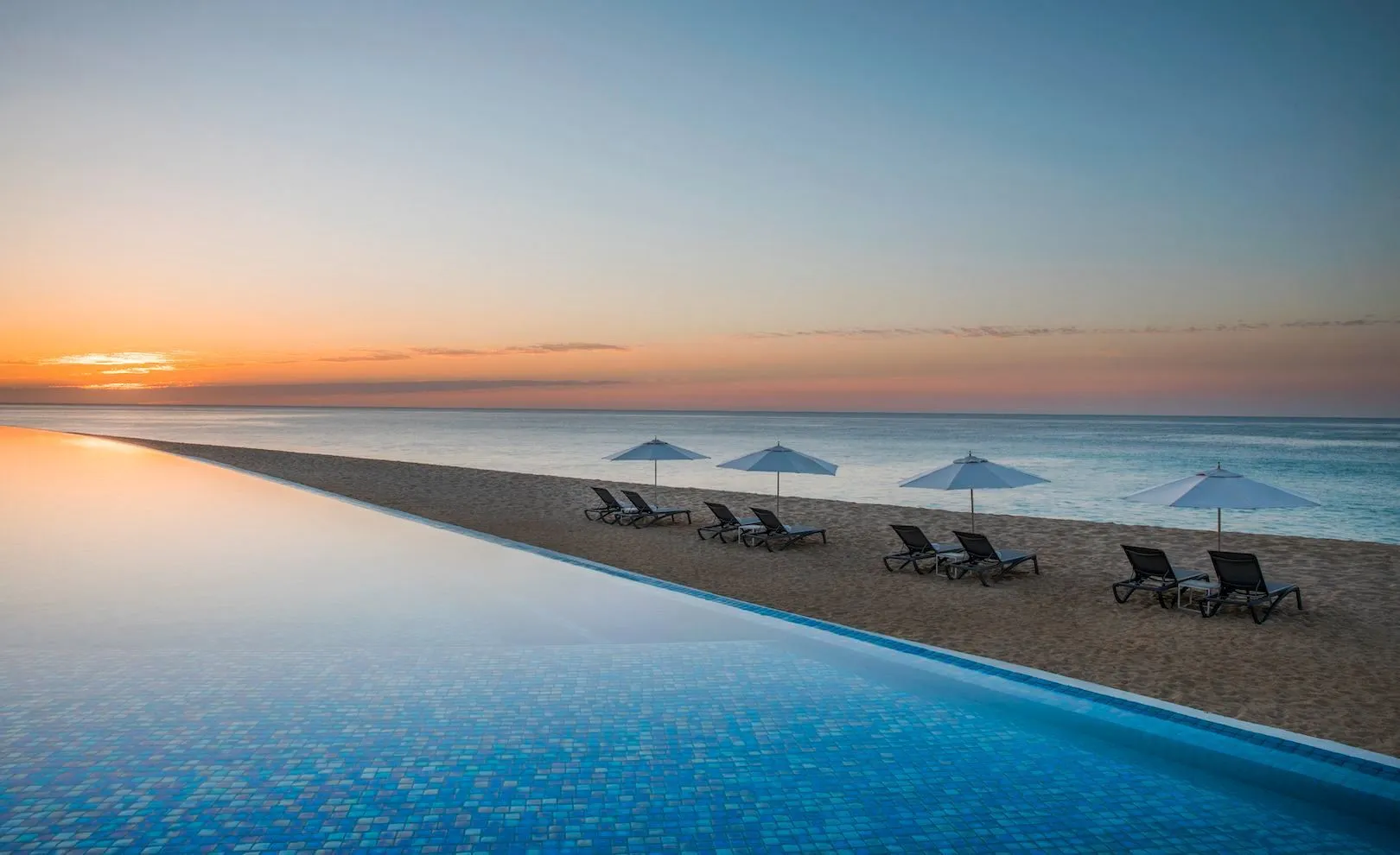 infinity-pool-le-blanc-spa-resort-los-cabos_74906af359