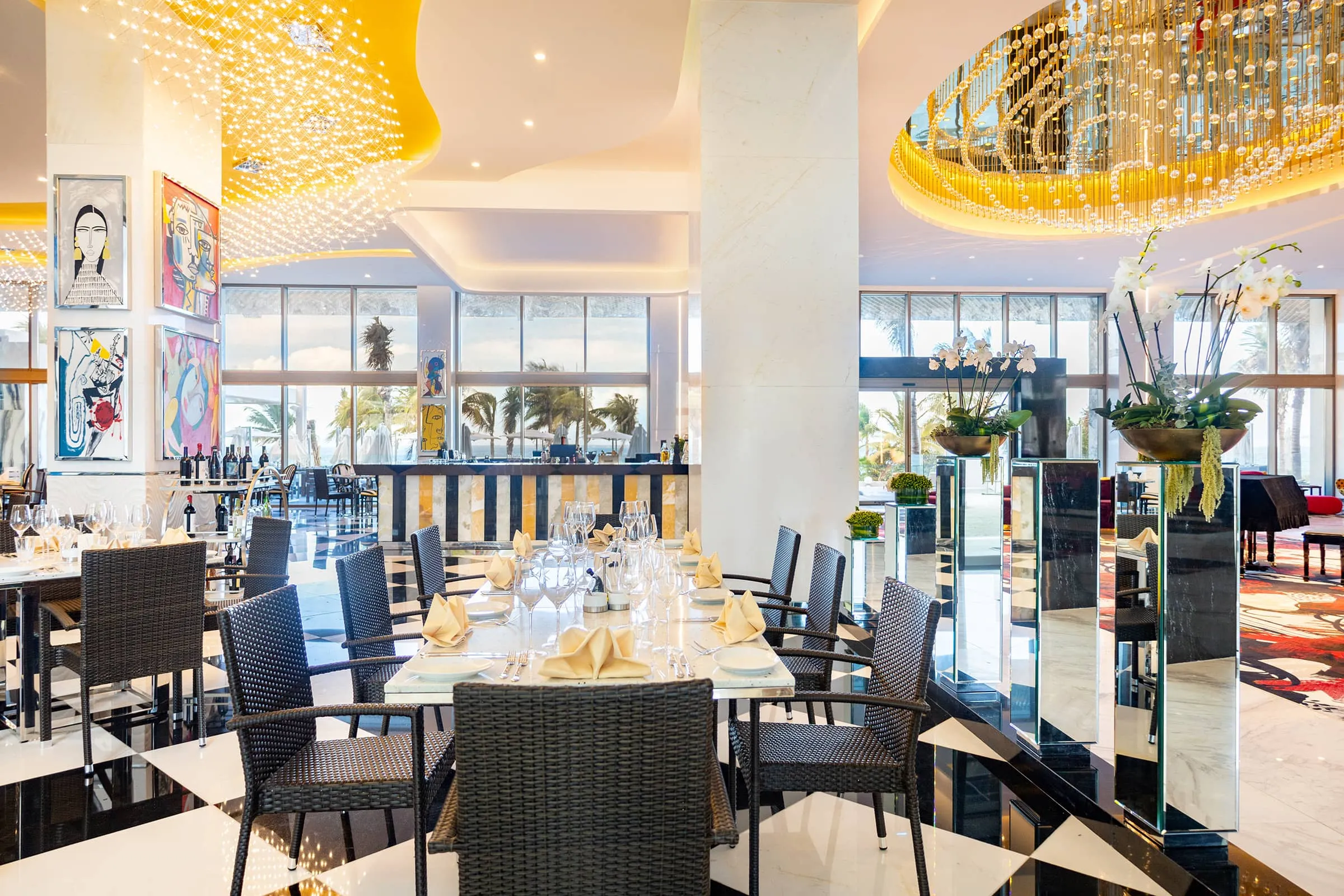 mscnfbnoirestaurant-5-w2400h1600