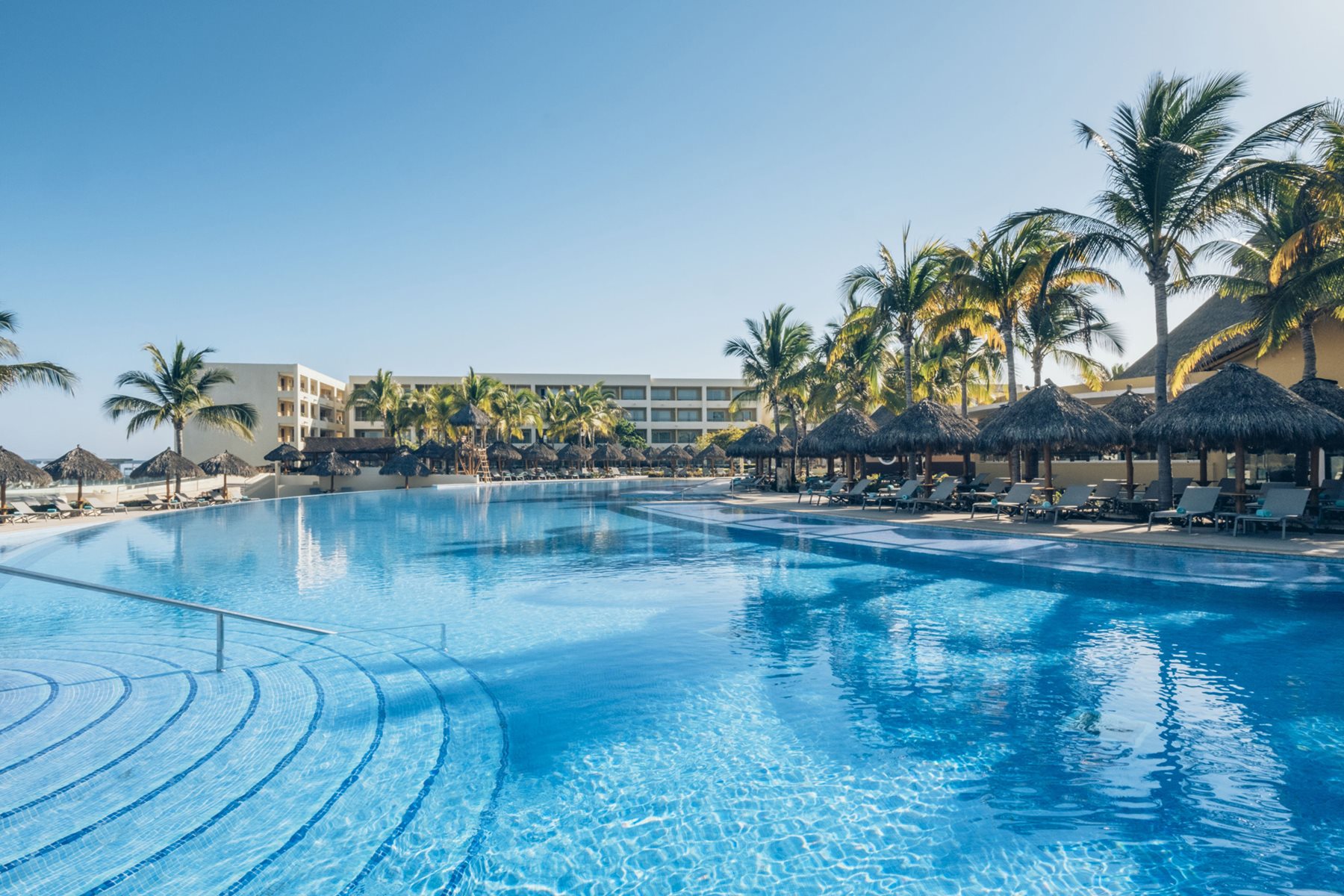 pvr-iberostar-selection-playa-mita-pool-01