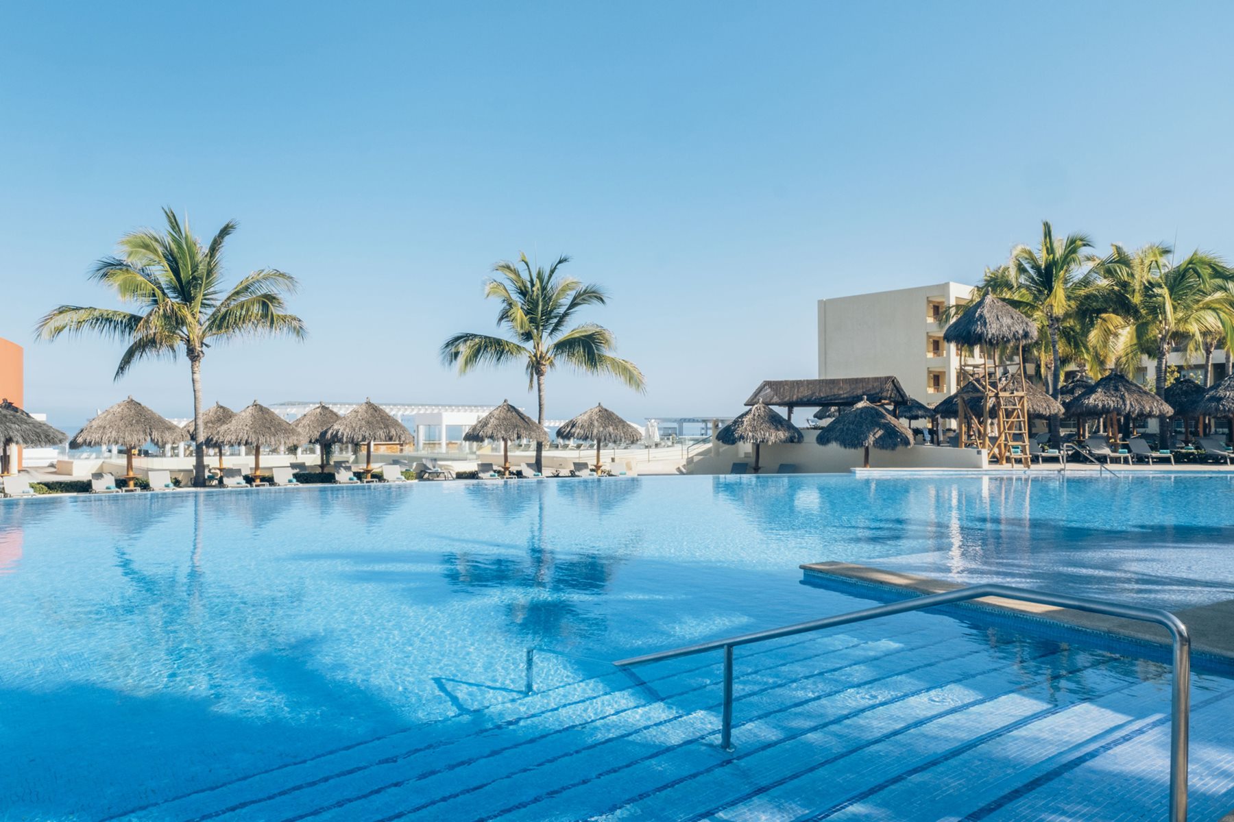 pvr-iberostar-selection-playa-mita-pool-02