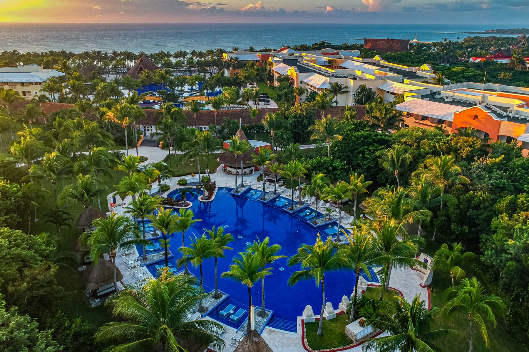 riv-barcelo-maya-palace-pool-adu-01.jpg.webp
