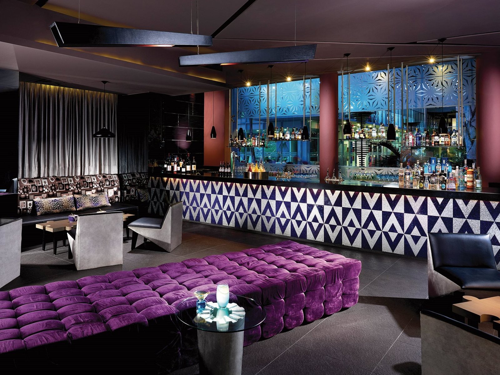 riv-fives-beach-hotel-residence-bar-gin-01