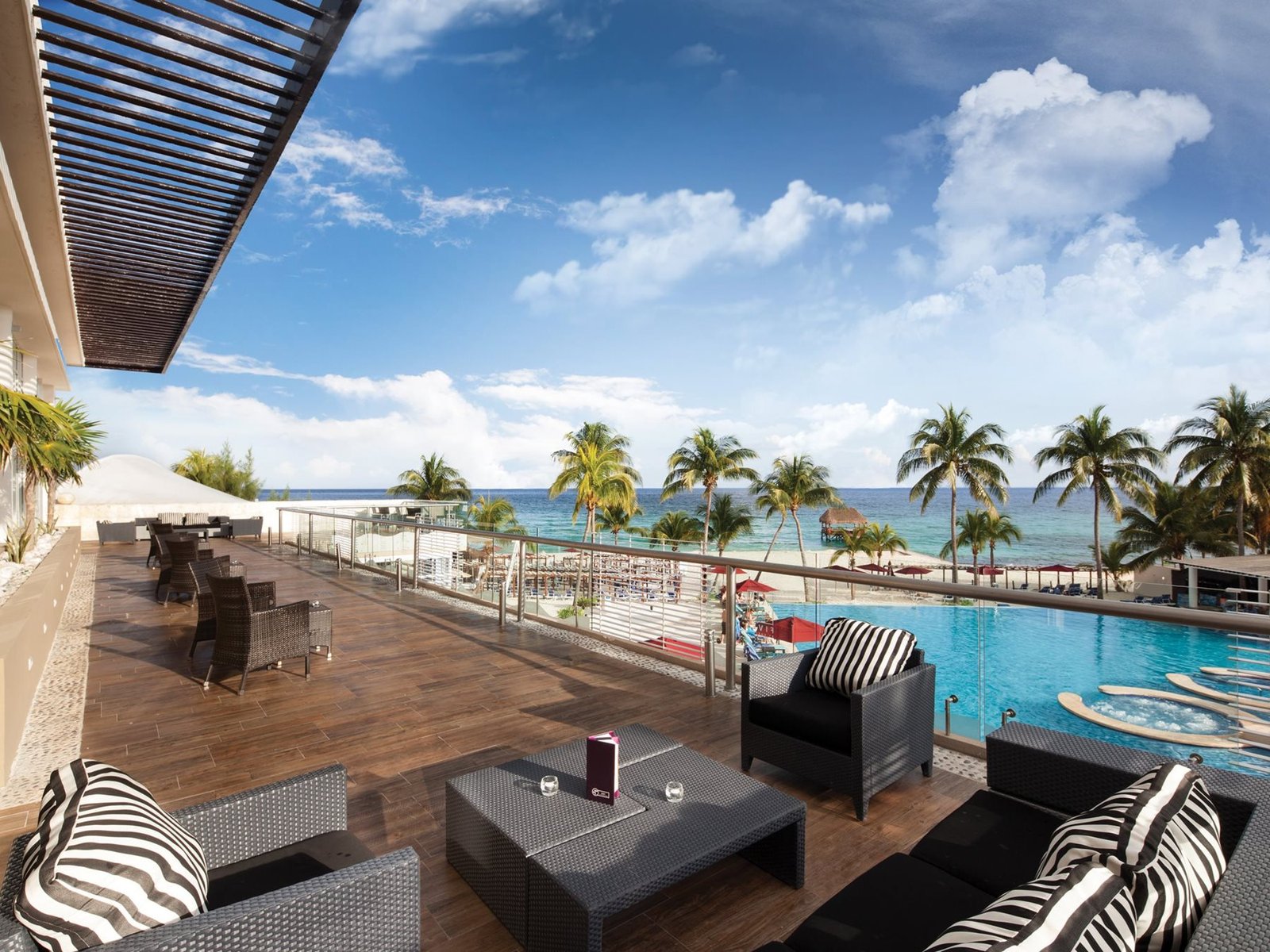 riv-fives-beach-hotel-residence-bar-zky-01