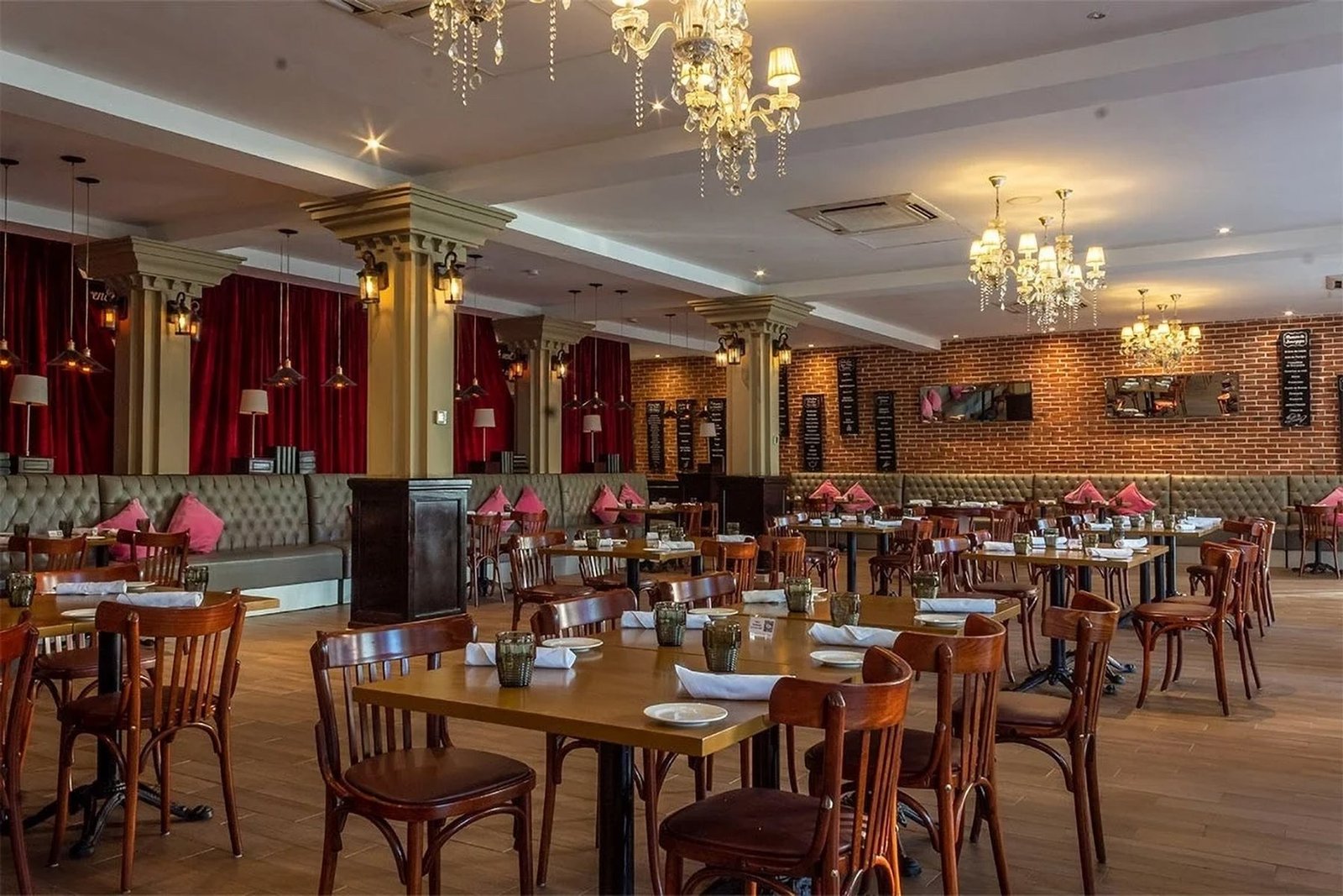 riv-fives-beach-hotel-residence-resto-brasserie-01