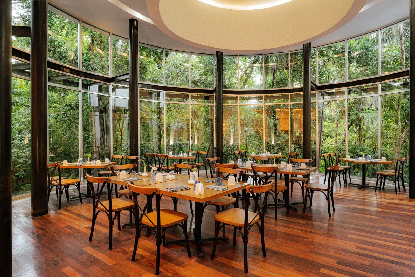 riv-fives-beach-hotel-residence-resto-flavours-01