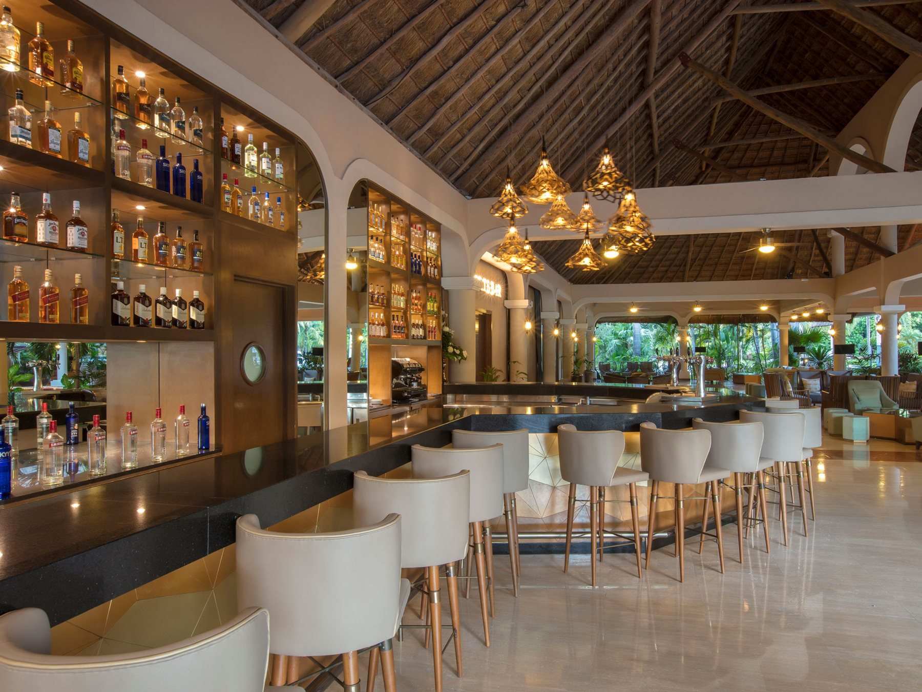 riv-grand-palladium-colonial-bar-colonial-01