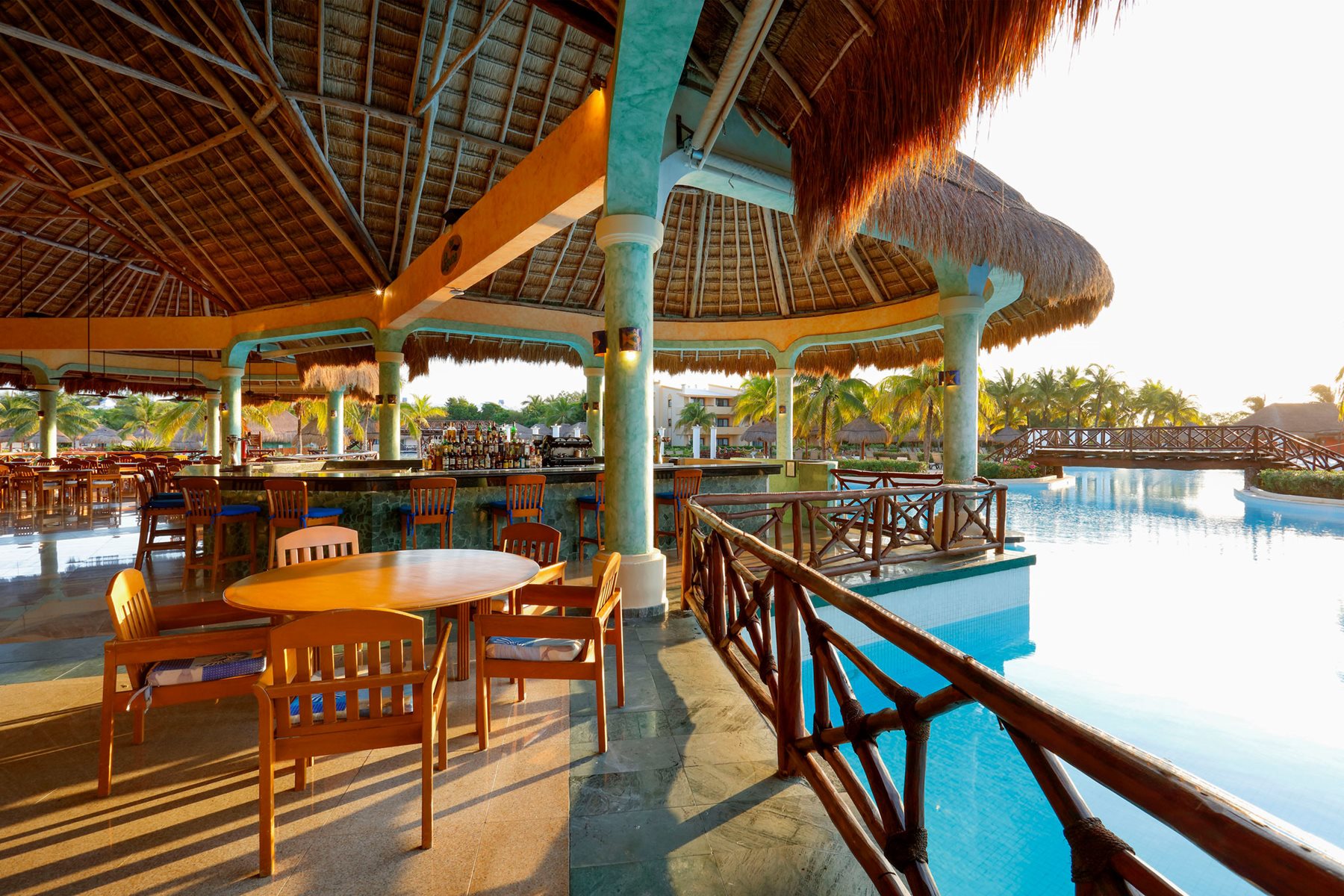 riv-grand-palladium-white-sand-bar-laguna-01