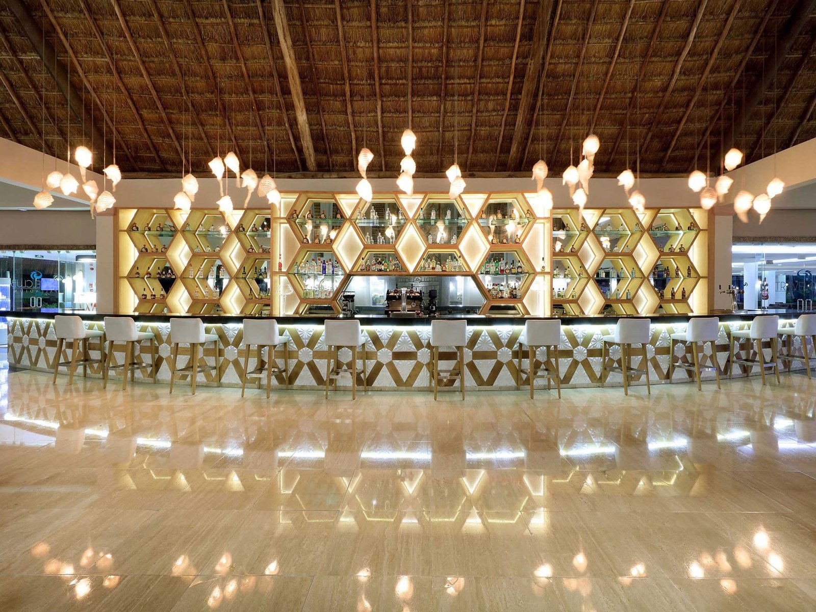 riv-grand-palladium-white-sand-bar-lobby-01