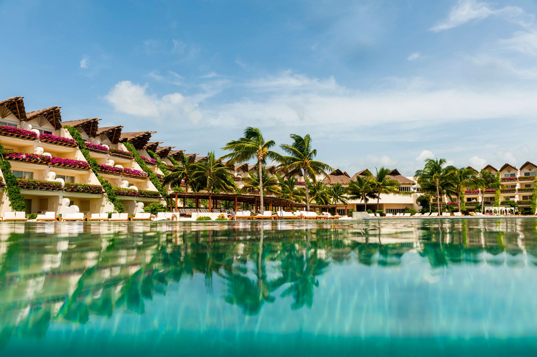 riv-grand-velas-riviera-maya-pool-ambassador-01