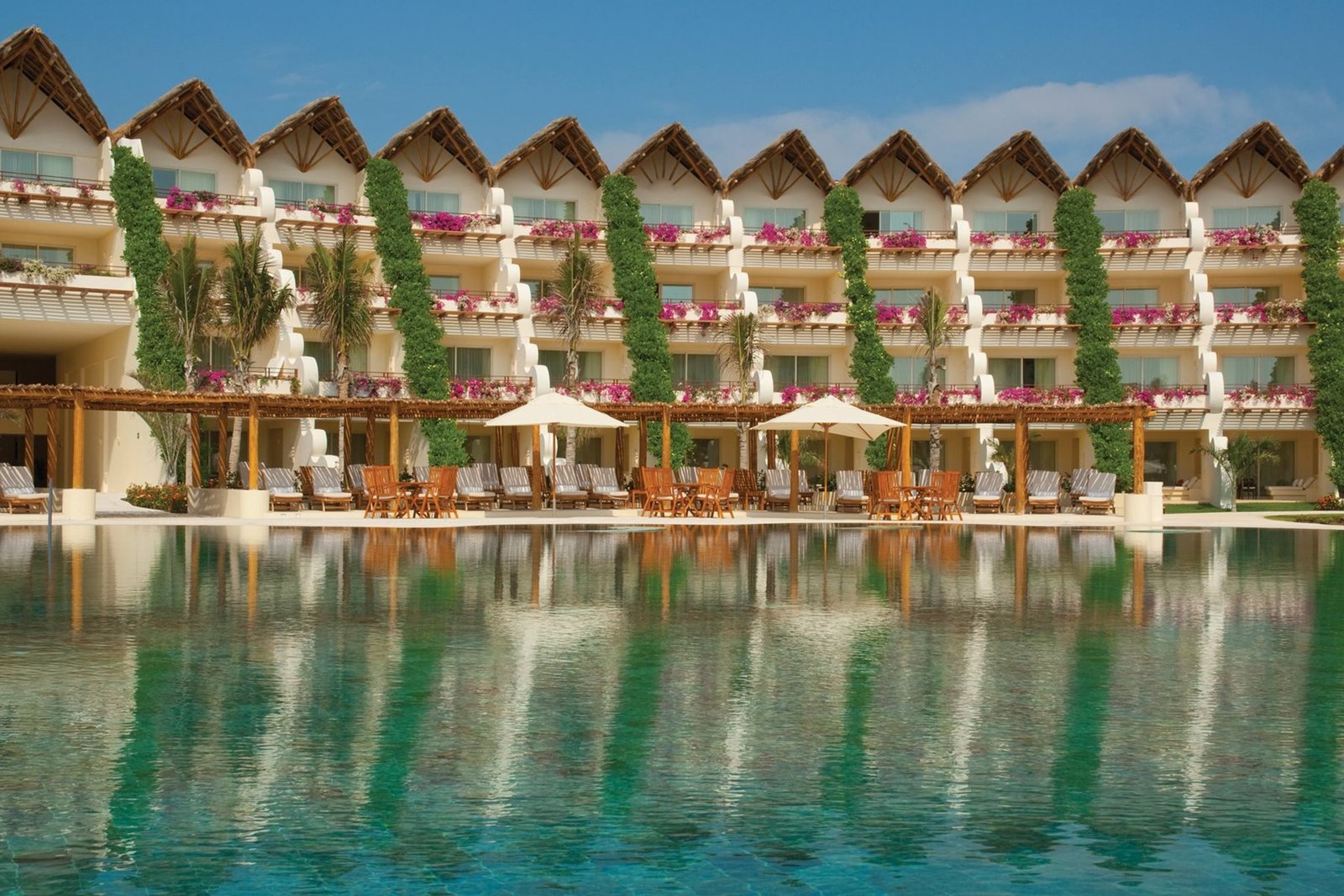 riv-grand-velas-riviera-maya-pool-ambassador-03