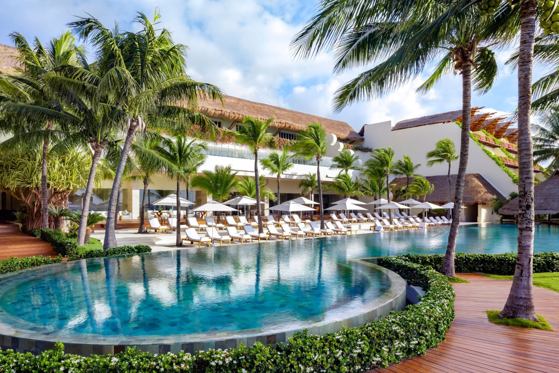 riv-grand-velas-riviera-maya-pool-gr-class-01