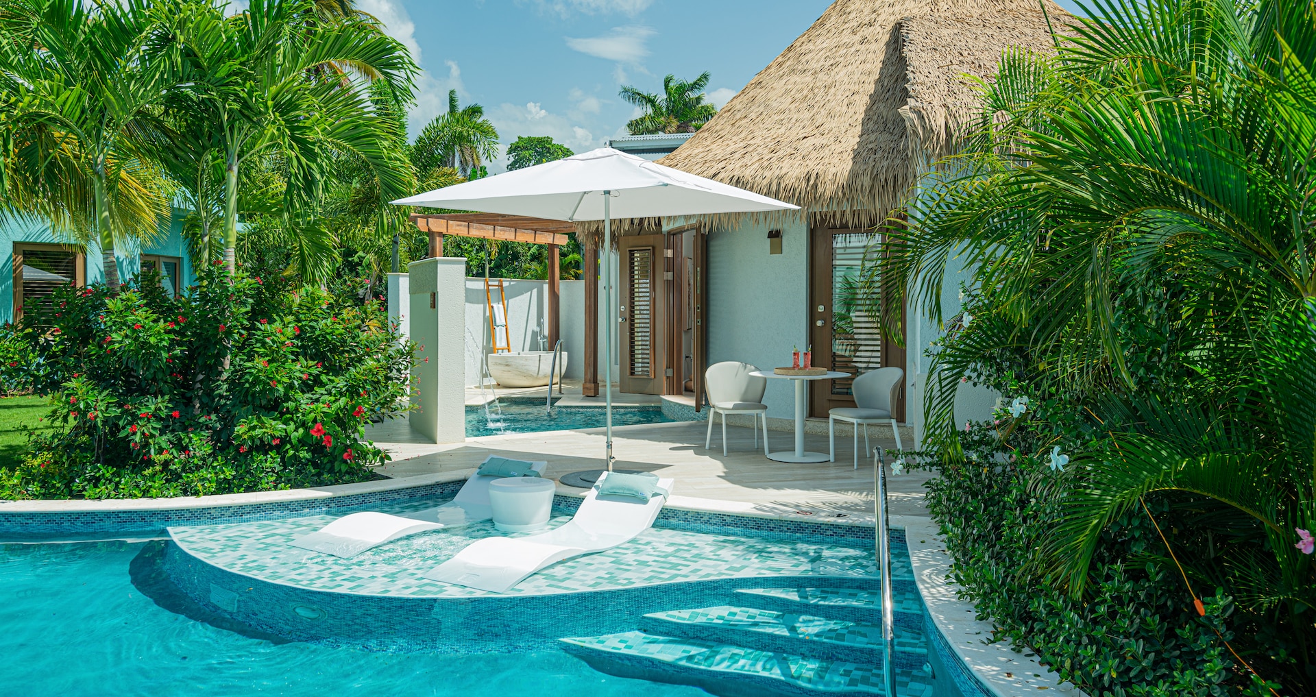 Coyaba Villa Swim-up Rondoval Butler Suite with Private Pool Sanctuary