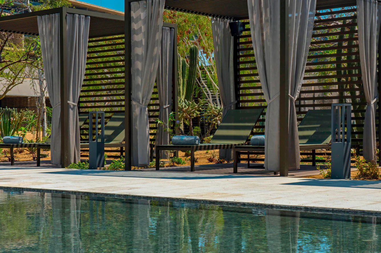 sjdlc-outdoor-pool-8098-hor-clsc