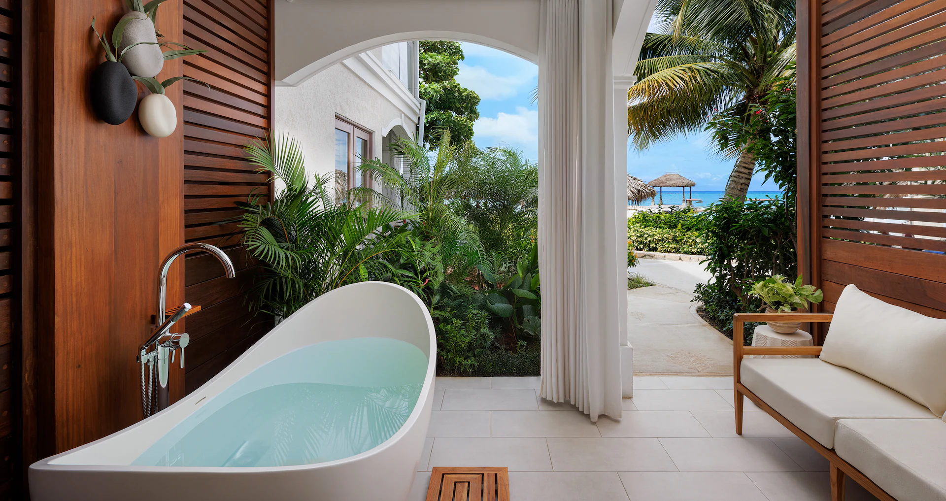 Beachfront Oversized Butler Villa Suite w/Outdoor Tranquility Soaking Tub