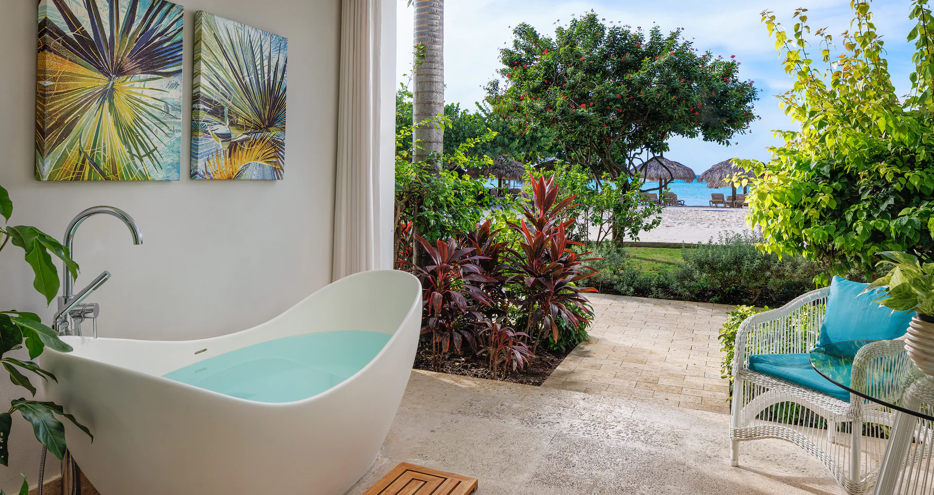 Beachfront Honeymoon Walkout Club Junior Suite w/ Patio Tranquility Soaking Tub