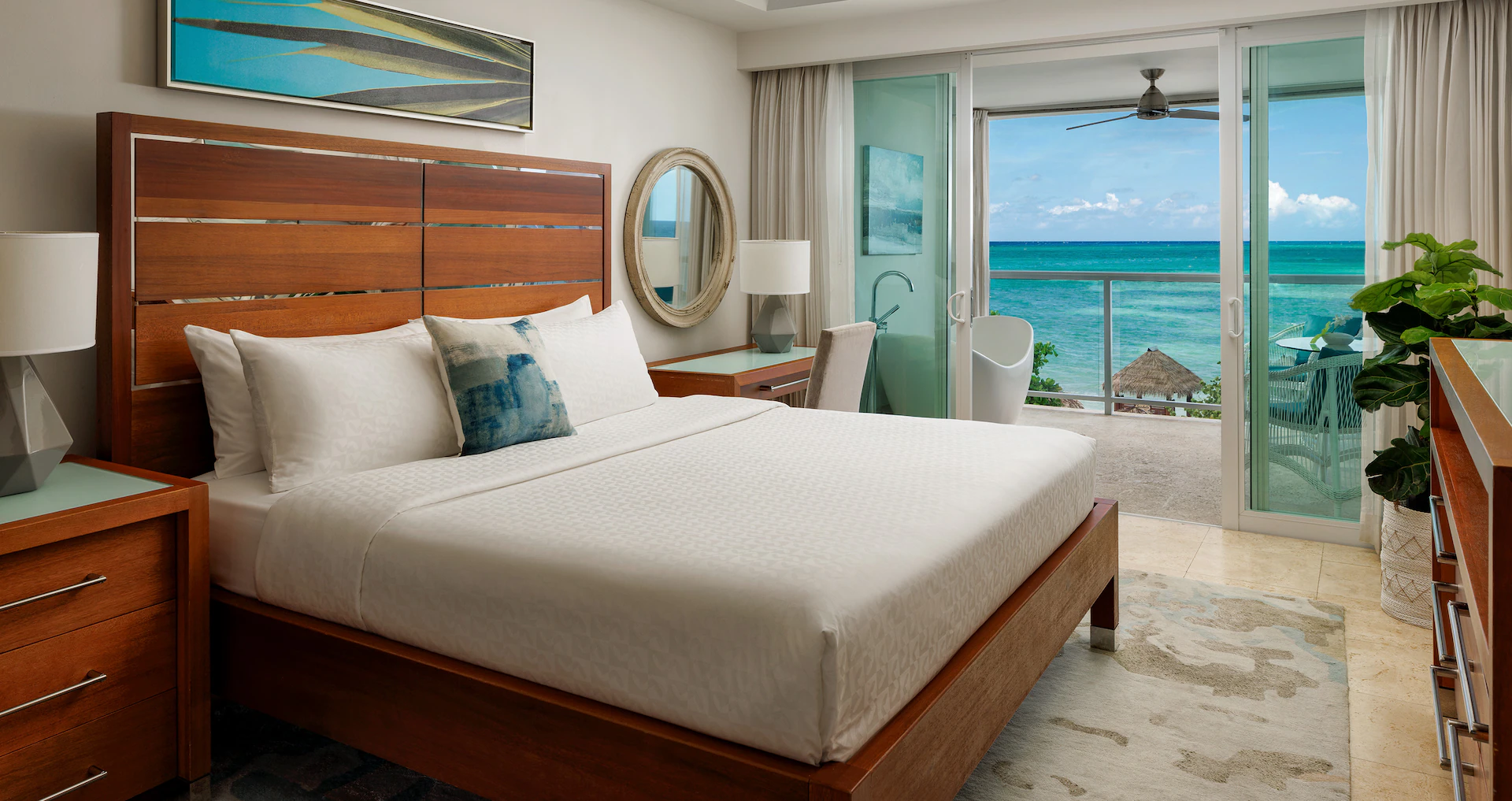 Beachfront Grande Luxe Club Level Junior Suite w/ Balcony Tranquility Soaking Tub