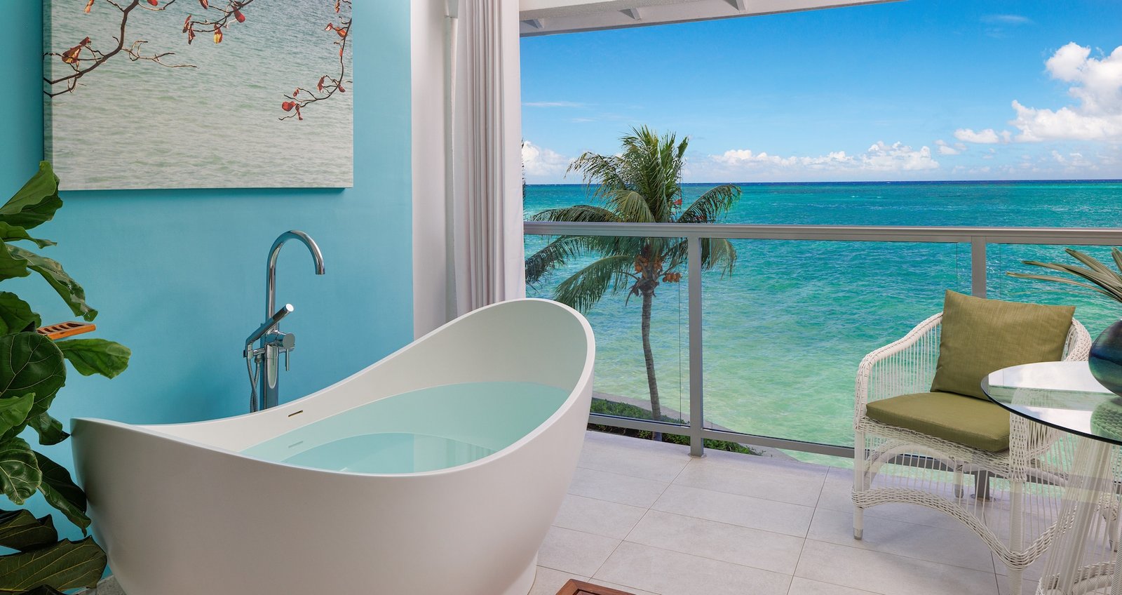 Oceanfront Honeymoon Walkout Club Level Room w/ Patio Tranquility Soaking Tub