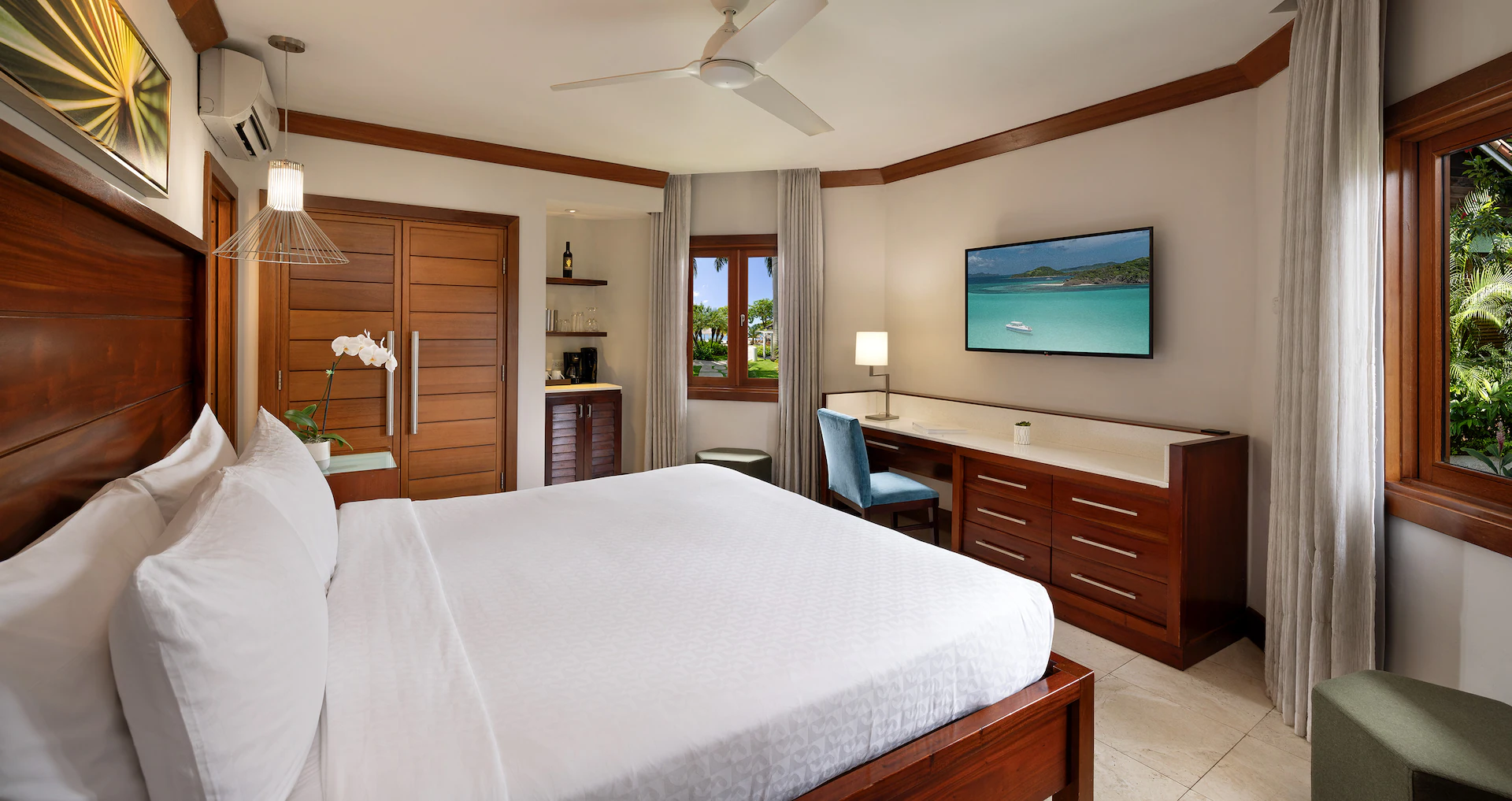 Longshore Oceanview Luxury Walkout Room