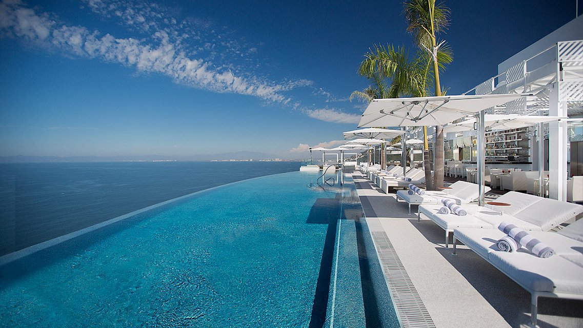 swimpool-day-rooftop-w1144h640