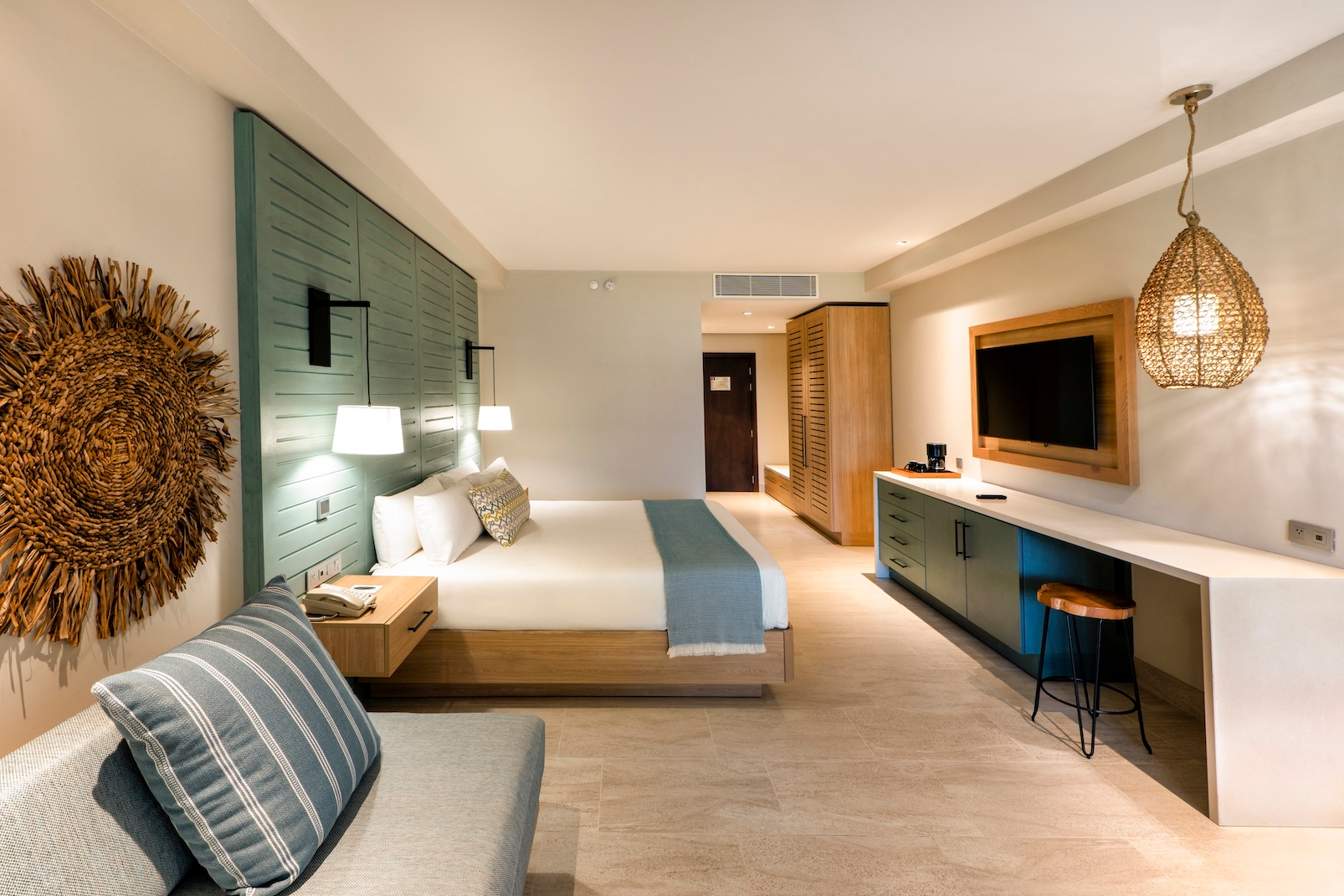 Resort King Economy Junior Suite